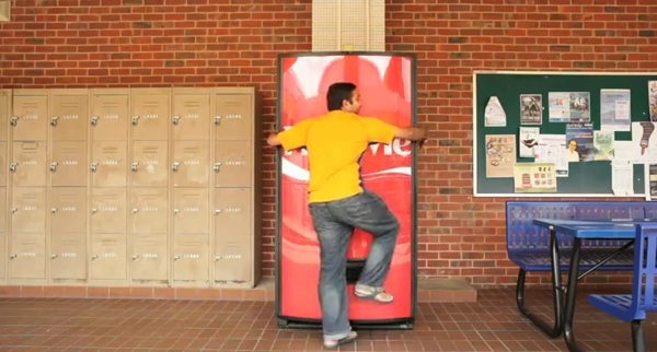 Coca-Cola Hug Machine กอดตู้กินฟรี