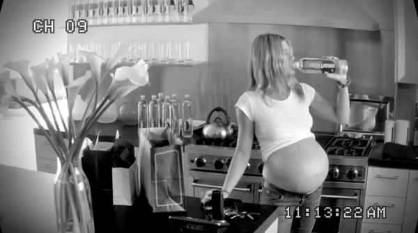 ค่ายน้ำดื่มผุดแคมเปญข่าวลวง Jennifer Aniston ตั้งท้อง (Video)