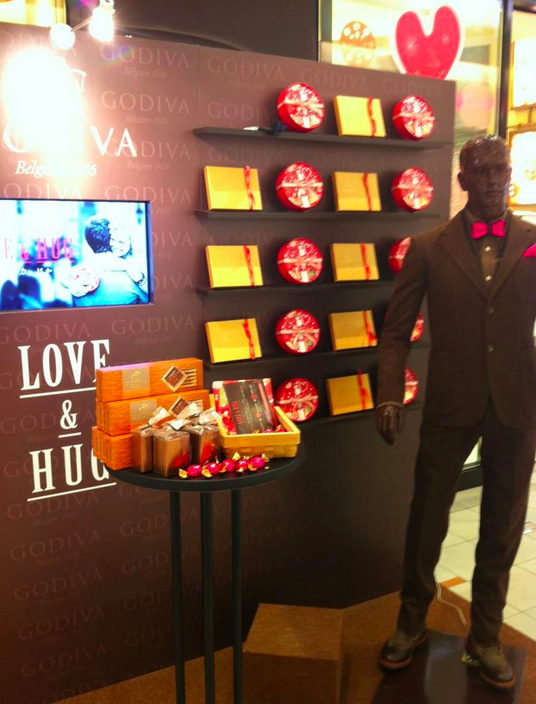ช็อคโกแลต Godiva ชวนคนญี่ปุ่นหัดกอดรับวาเลนไทน์