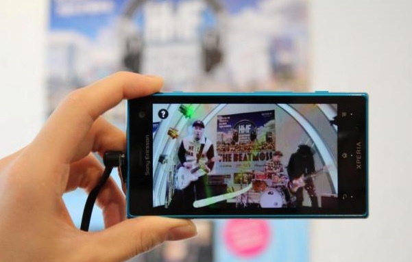 Sony ใช้โปสเตอร์ AR เรียกคะแนน “หูฟังเฮดโฟน”