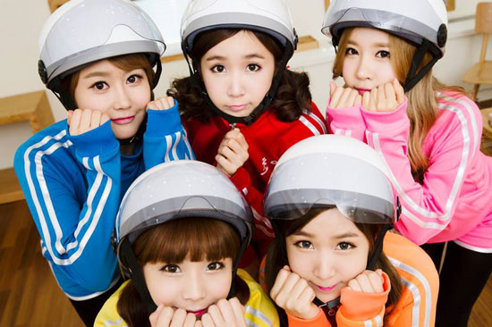 Crayon-Pop-wins-the-Hot-Trend-award-at-the-2013-MelOn-Music-Awards.