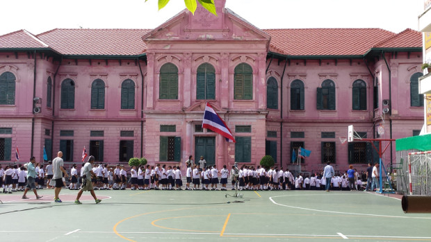 Shooting-at-the-school-for-the-big-school-anthem-scene-Tastes-like-home-620x349