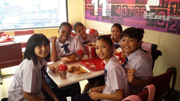 The-end-shot-being-filmed-with-the-girls-Tastes-like-home-620x349
