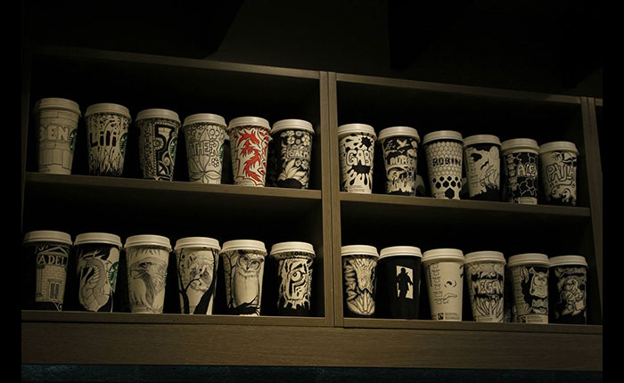 barista-starbucks-cup-12
