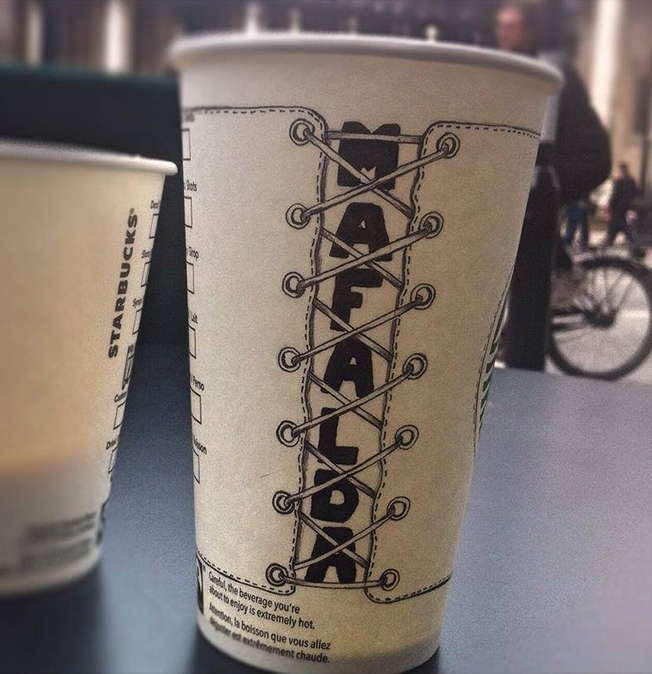 barista-starbucks-cup-4