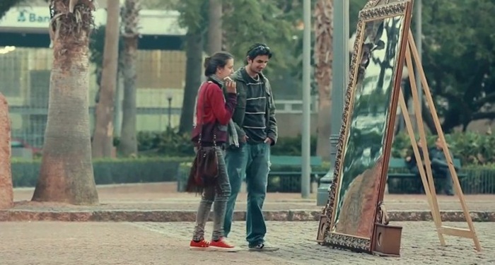 Nutrella-Friendly-Mirror-2-640x343