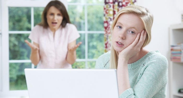 MotherDaughterArguingLaptop650
