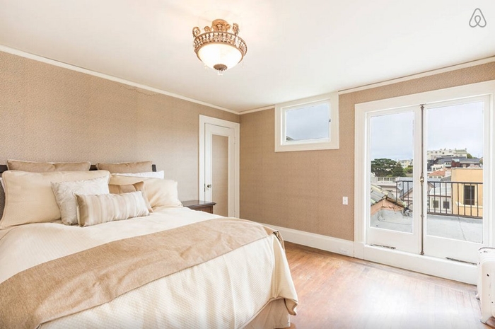 some-bedrooms-like-this-one-have-sprawling-views-of-san-francisco