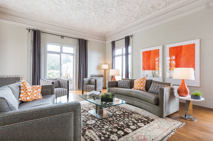 the-mansion-has-many-living-rooms-that-can-accommodate-extra-guests-if-needed
