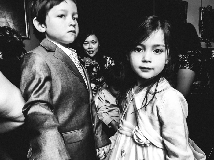 zonycraig-atkinsons-photo-shows-two-young-ones-at-a-wedding-at-tatton-park-a-historic-estate-in-the-uk