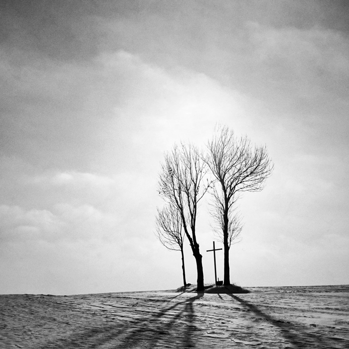 zonypolands-ryszard-kazimierczak-creates-an-eerie-silhouette