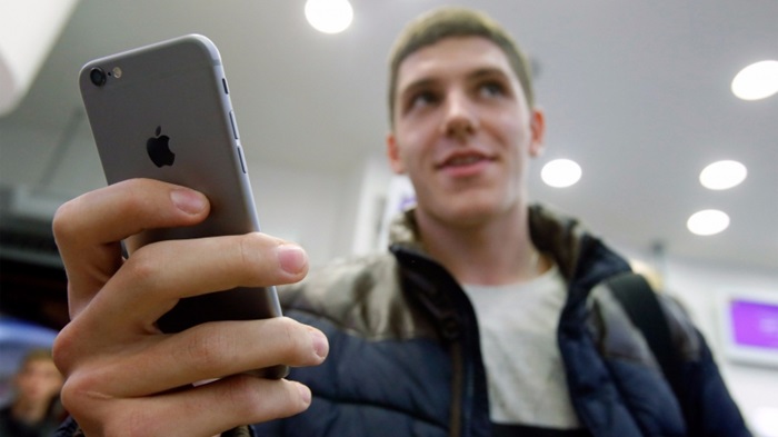 20150310141152-cia-sought-hack-apple-iphones-nearly-decade