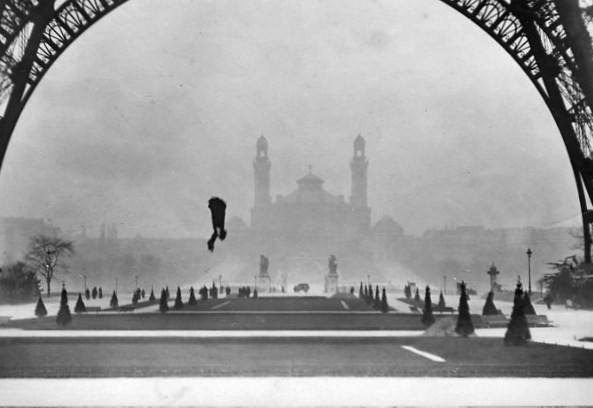 Franz Reichelt fatal parachute jump, 1912
