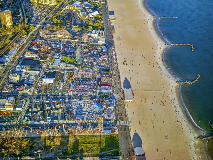 Parks and Recreation: Helicopter aerial photographs show where humans gather, America - 2015