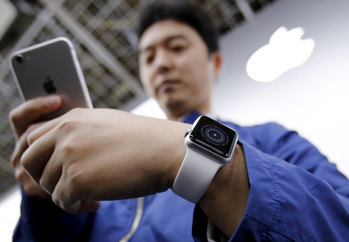 word-is-that-apple-will-also-announce-an-apple-watch-2-in-march-reports-say-it-will-have-a-front-facing-camera-for-video-chatting