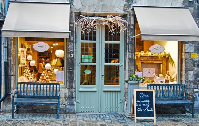 Small-Storefront-Problems-How-to-Arrange-an-Effective-Window-Display