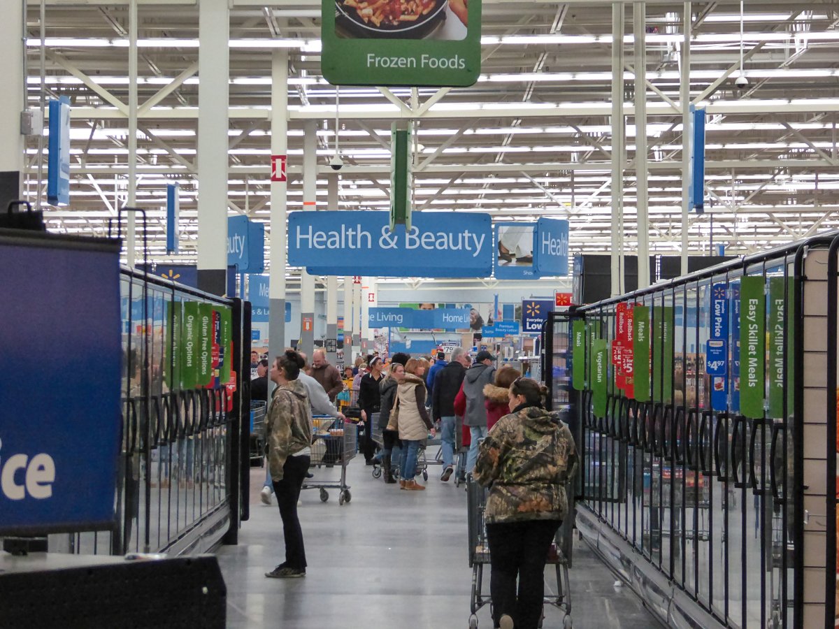 bargain-hungry-shoppers-showed-up-in-droves-and-cleared-out-the-shelves-as-the-stores-prepared-to-close-for-good