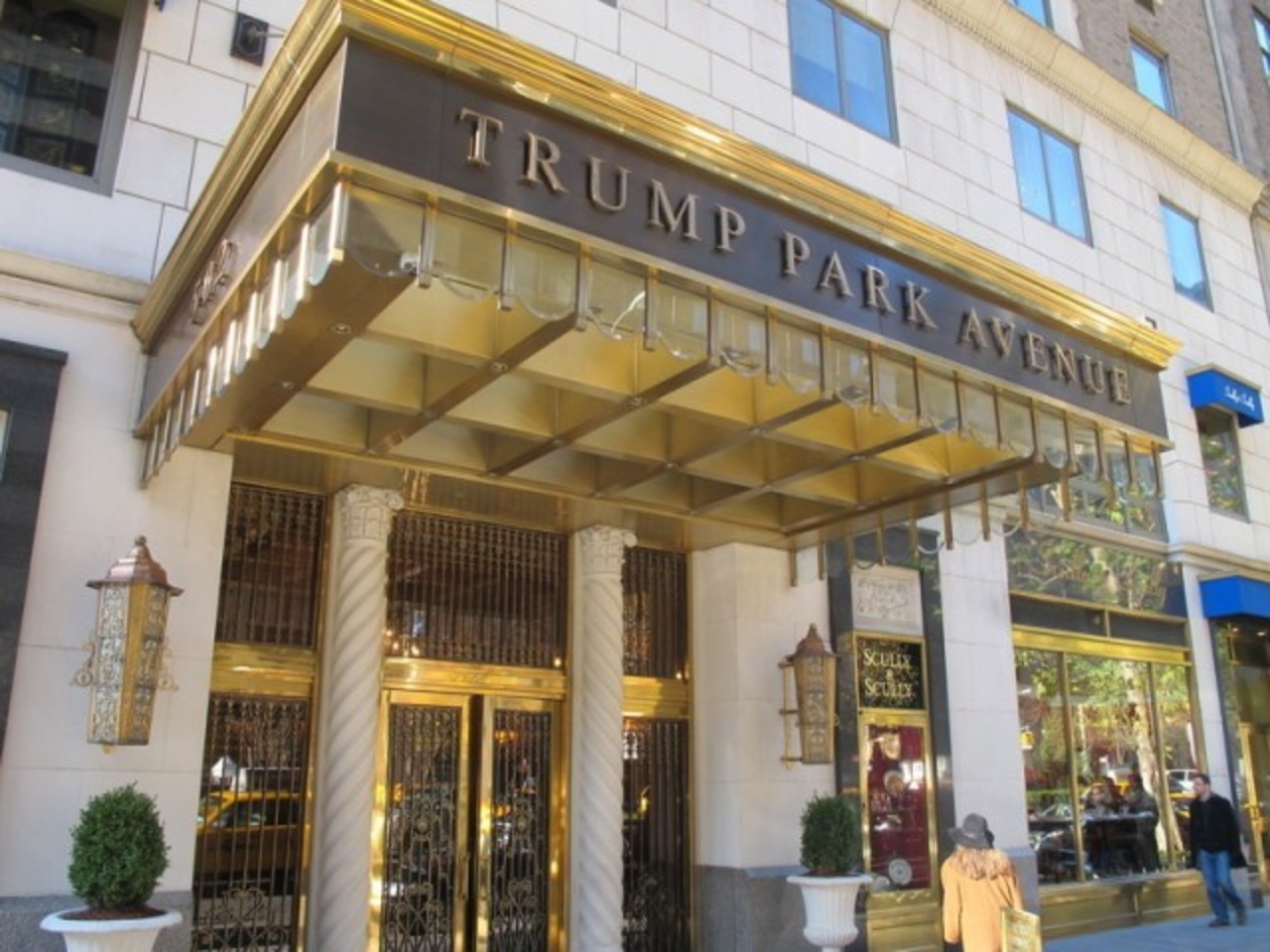 entrance_trump_park_avenue_condo