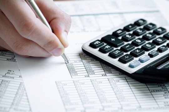Analyzing financia data