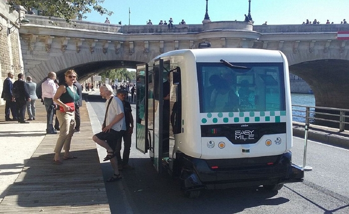 easymile-EZ10-driverless-minibus-Paris