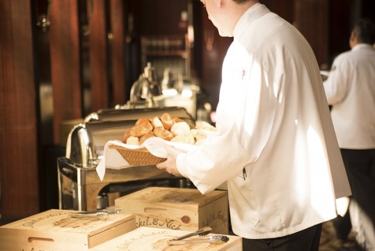 waiter-492872_640