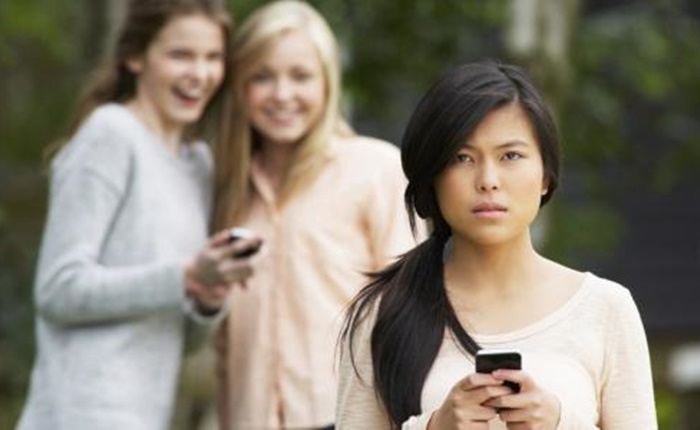 Girls laughing cyberbully
