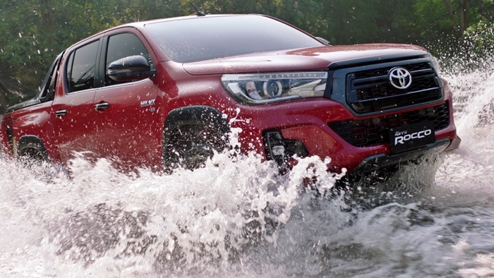 Toyota_REVO_2