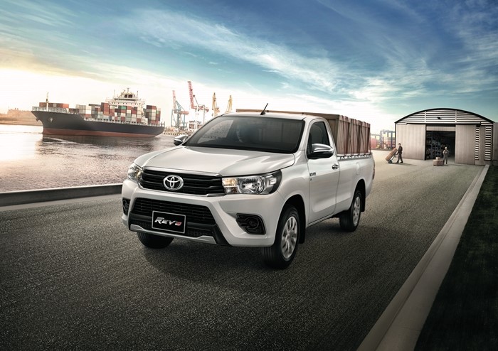 Toyota_REVO_6