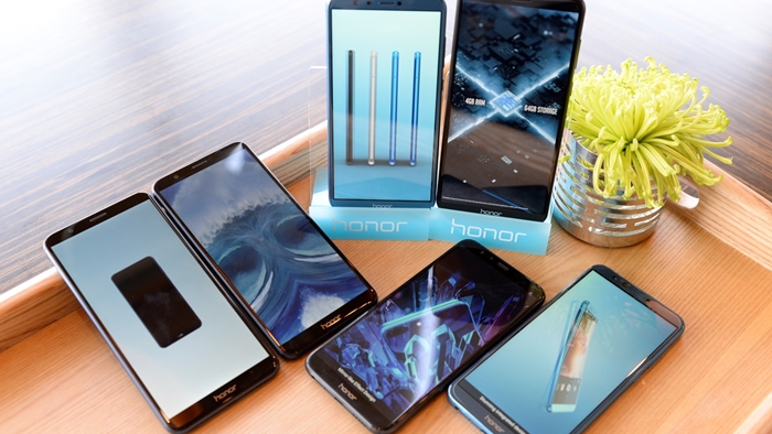 Honor 9Lite, Honor 7X-700