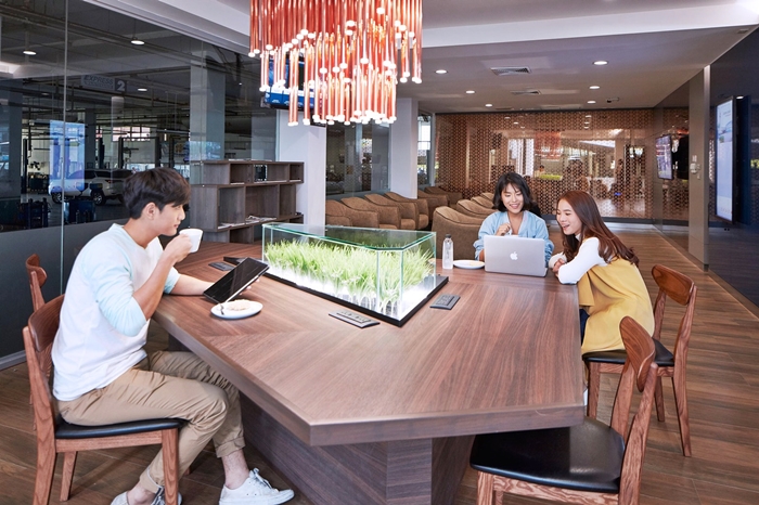ALVIE SPACE_Customer Lounge