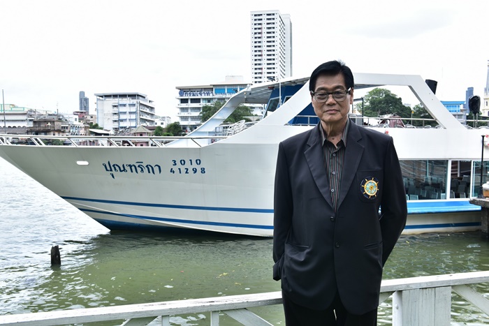 2 - คุณมนูญ พุฒทอง นายกสมาคมเรือไทย