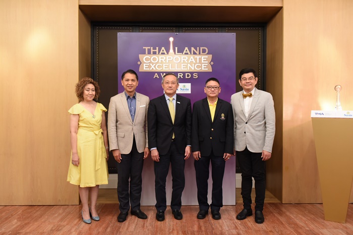 ถ่ายภาพหมู่ร่วมกัน_re