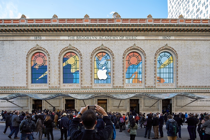 Apple-October-Keynote-Wrap-Up_guest-arrival_10302018