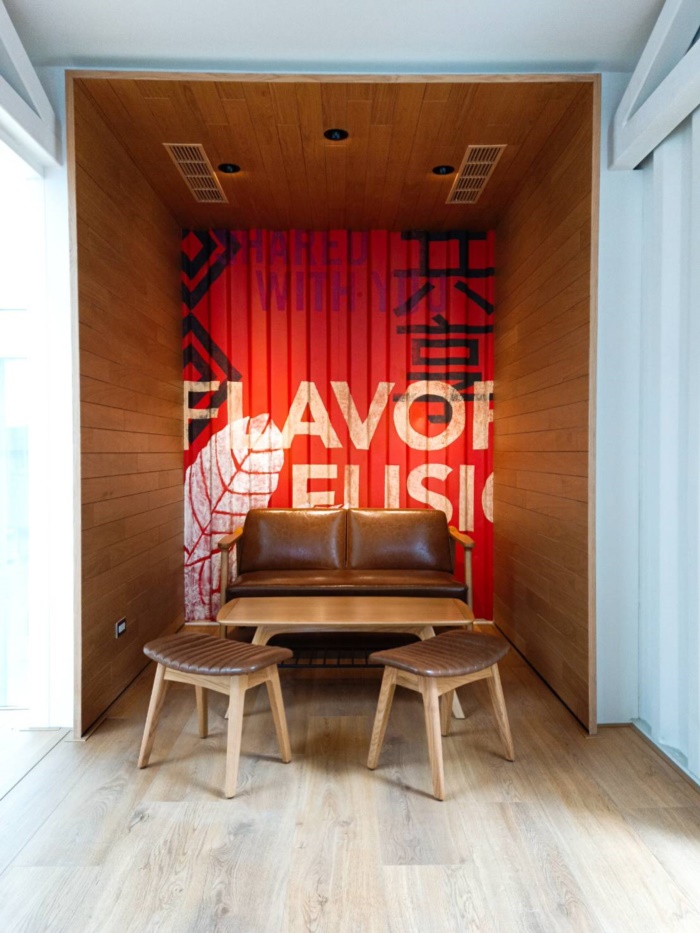 Taiwan_Shipping_Container_Store_(2)