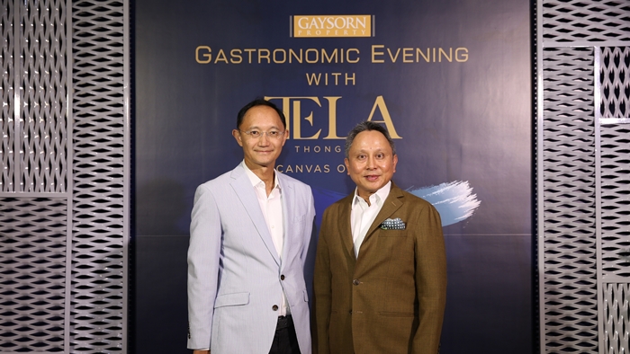 คุณชาญ ศรีวิกรม์ และคุณฟ้าฟื้น เต็มบุญเกียรติ