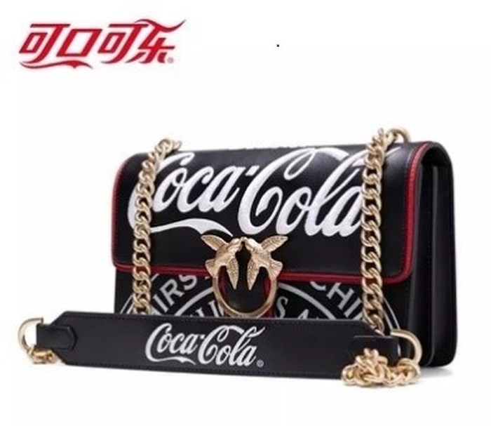 Resize Coca-Cola x PINKO