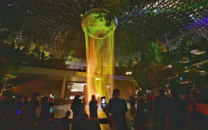 jewel-changi-waterfall3