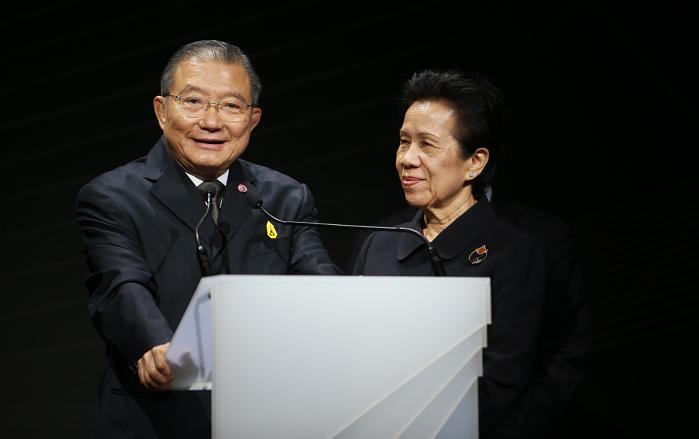 คุณเจริญ สิริวัฒนภักดี