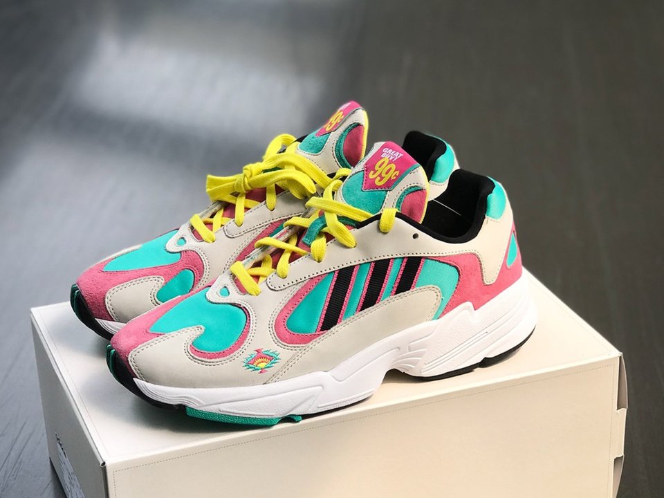 Adidas มาแนวใหม่จับมือชาชื่อดัง Arizona Iced Tea เปิดตัวรองเท้าผ้าใบ 2 รุ่น วางขายราคา 30 บาท