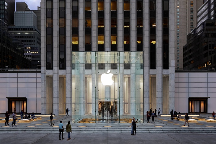Apple-Store-fifth-avenue-2019-02