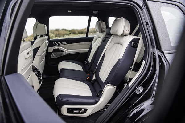 มิลเลนเนียม ออโต้ เขย่าบัลลังค์รถอเนกประสงค์ระดับผู้นำ กับ BMW X7 รุ่นประกอบในประเทศ หรูหรามาเต็ม พร้อมความคุ้มค่าสูงสุด