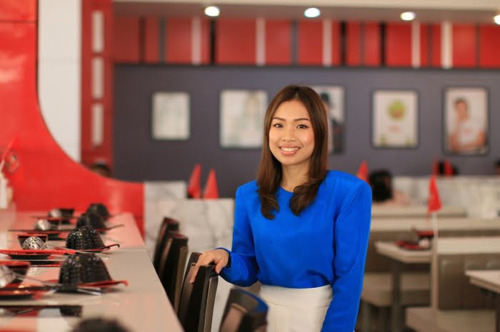 คุณเฟิร์น - นัทธมน พิศาลกิจวนิช เจ้าของร้านสุกี้ตี๋น้อย