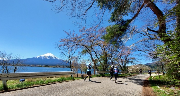 Running-around-lake-Kawaguchiko
